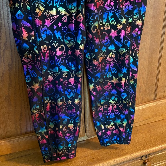 NWT torrid active rainbow skull high rise crop legging, hearts, stars, 1X - Picture 5 of 16